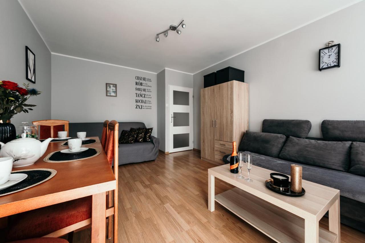 Spacious 3 Bedroom Apartament Near Olivia Business Center กดัญสก์ ภายนอก รูปภาพ